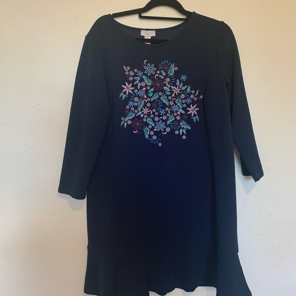 EUC navy Ann Taylor Loft embroidered dress